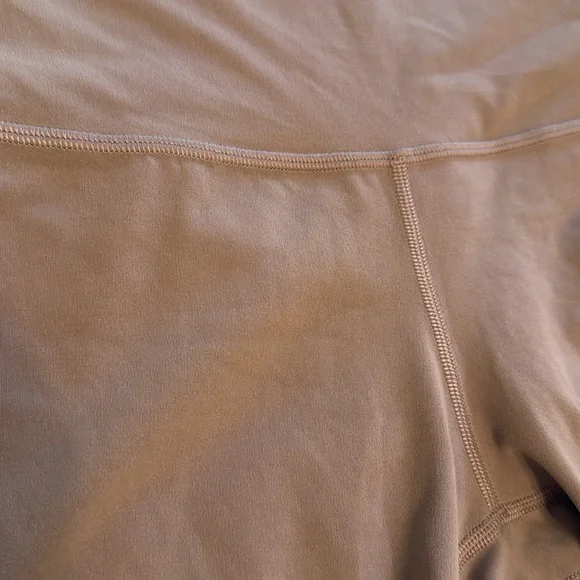 Lululemon align high rise shorts, 4”, size 6 - Picture 5 of 6
